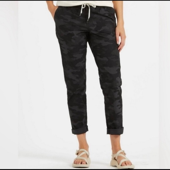 Vuori Pants - Vuori Small‎ Black Camo Ripstop Pants